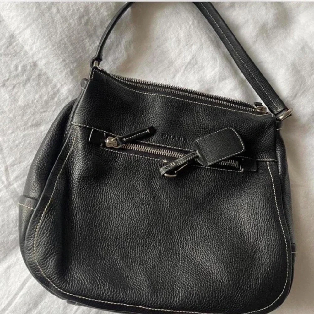 Authentic Prada Vitello Daino LeatherShoulder Bag - Picture 4 of 8